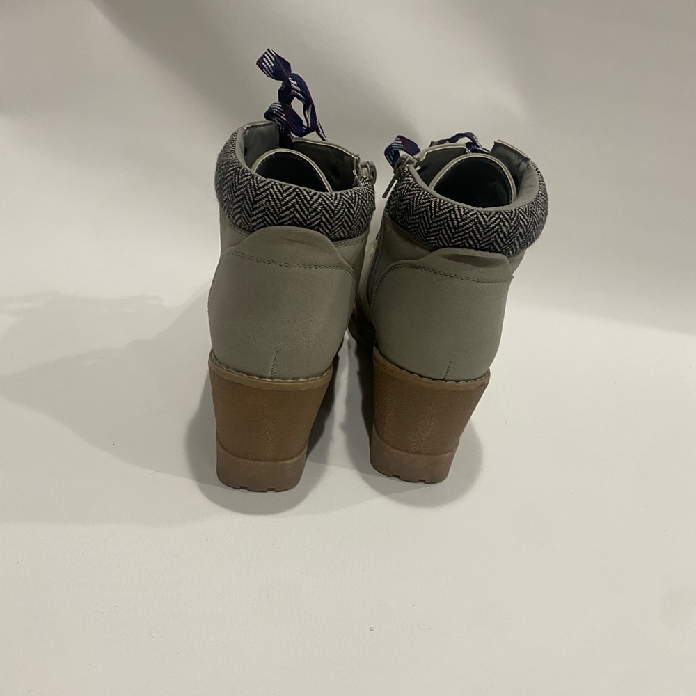 Maurices Penny Wedge Ankle Boot Women's Sz 9 Gray Suede Lace Up - Picture 4 of 7